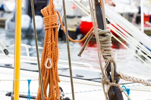 Yachting, coiled rope on deck of sailboat, details of yacht — Stock Photo, Image