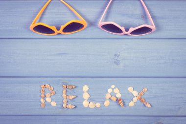 Vintage fotoğraf, Word deniz kabukları yapılmış dinlenmek, panoları güneş gözlüğü, yaz saati, metin için kopya alanı