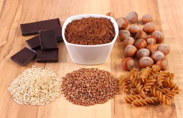 Natuurlijke ingrediënten en producten bevattende magnesium en dietary fiber, gezonde voeding — Stockfoto