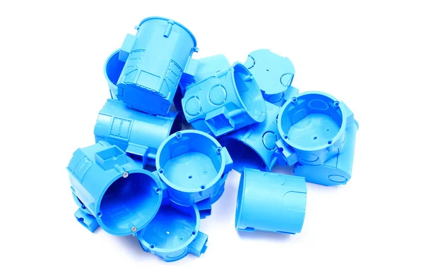 Tas de boîtes électriques bleues sur fond blanc — Photo