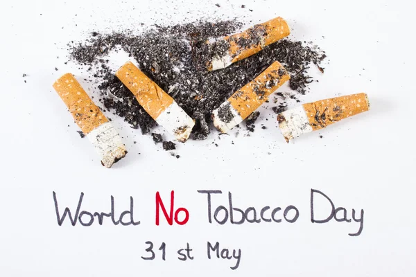 Zigarettenkippen und Asche, Welt kein Tabaktag — Stockfoto