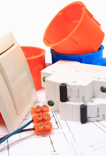 Components for electrical installations and diagrams — Stock Photo, Image