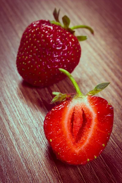 Photo vintage, Fraise fraîche sur table en bois — Photo