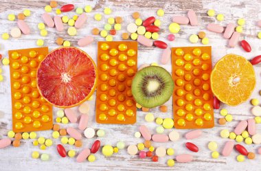 Doğal meyve ve hap, sağlıklı beslenme ve takviyeleri arasında seçim