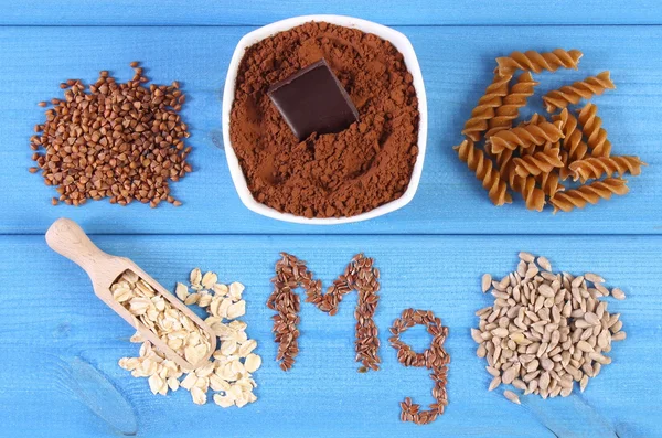 Naturliga ingredienser och produkter som innehåller magnesium och dietary fiber, hälsosam kost — Stockfoto