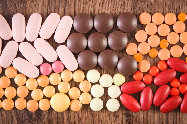 Medyczne tabletki i kapsułki, pojęcie opieki zdrowotnej — Zdjęcie stockowe