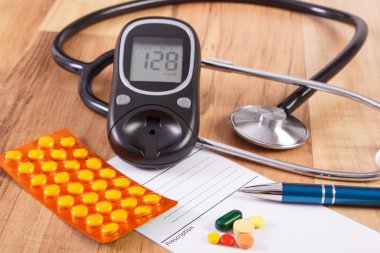 Medikal hap, Tablet veya takviyeleri reçete, Şeker Ölçüm ve stetoskop, diyabet, sağlık kavramı ile
