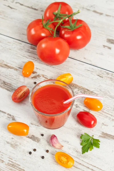 番茄汁和香料，健康营养的蔬菜 — 图库照片