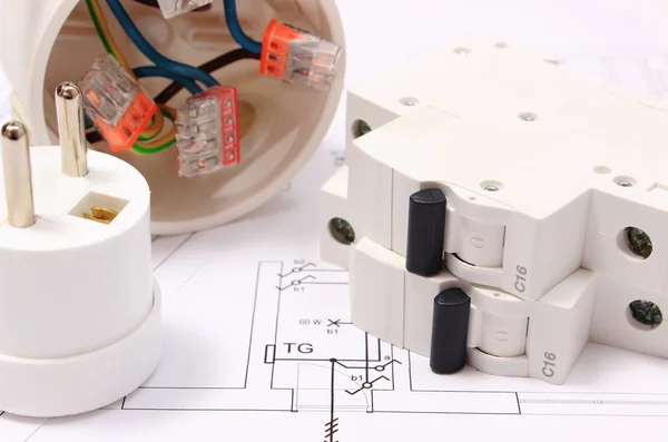 Elektrische Sicherung und Stecker, Stromkasten auf Bauzeichnung — Stockfoto