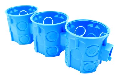 Beyaz zemin üzerine mavi elektrik kutuları