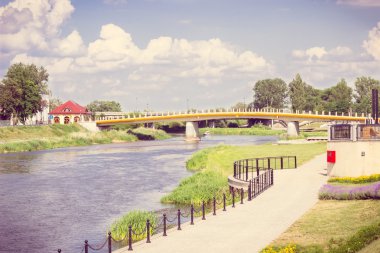 Konin, Polonya - 18 Haziran 2016: Vintage Fotoğraf, Lehçe Warta Nehri şehrin Konin çıkabilir