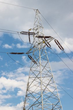 Yüksek gerilim elektrik direği elektrik yayınlar bir satýr telleri ile