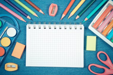 Vintage Fotoğraf, okul ve ofis malzemeleri okul kavramı, başa kot arka plan üzerinde metin için yer kopyalayın