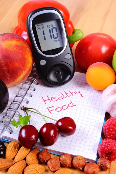 Obst und Gemüse mit Glukometer und Notizbuch für Notizen, gesunde Ernährung, Diabetes — Stockfoto