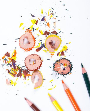 Okul kavramı başa beyaz arka plan üzerinde okul aksesuarları