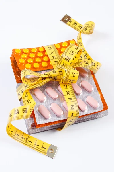 Blaren van medische pillen en capsules verpakt centimeter, gezondheidszorg, gezonde levensstijl en vermagering concept — Stockfoto