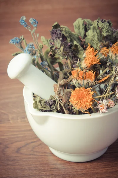 Vintage Fotoğraf, kuru ot ve çiçek beyaz harç, herbalism, Dekorasyon — Stok fotoğraf