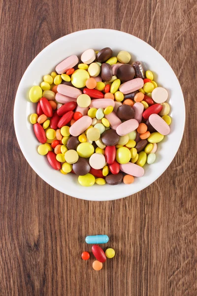 Renkli tıbbi hap, Tablet ve kapsül plaka, sağlık kavramı — Stok fotoğraf