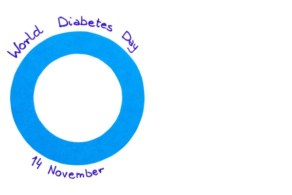 Círculo azul de papel no fundo branco, símbolo do dia mundial da diabetes — Fotografia de Stock