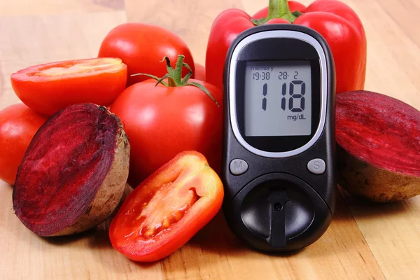 야채와 나무 표면, 건강 한 생활, 영양, 당뇨병에 glucometer — 스톡 사진