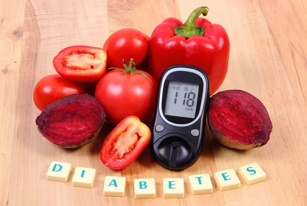 Gemüse, Glukometer und Wort Diabetes auf Holzoberfläche, gesunde Lebensweise und Ernährung — Stockfoto