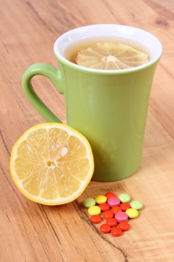Hap ve limonlu için soğuk algınlığı, grip ve akıntısı tedavisi sıcak çay