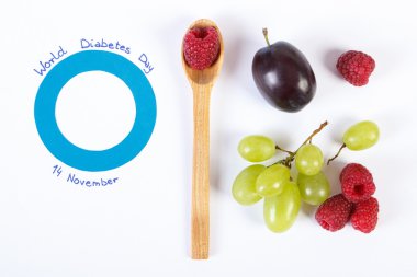 Dünya Diyabet Günü ve beyaz zemin üzerine taze meyve sembolü