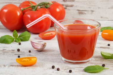 Domates suyu ve Baharatlar, sağlıklı beslenme ile sebze