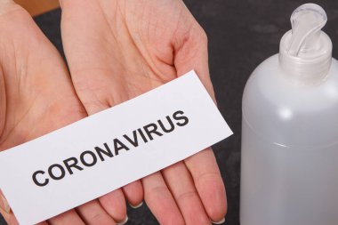 El ve alkol dezenfektanı veya sabun. Coronavirus covid-19 koruma önlemleri. Çin Coronavirüs salgını romanı. 2019-NCoV. Sars-cov-2