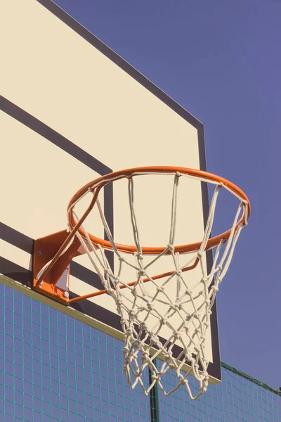 Oyun Bahçesinde Basket Potası Olan Bir Basketbol Tahtası Spor Eğlence — Stok fotoğraf