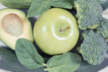 Klasik fotoğraf, doğal yeşil malzemeler veya kaynak vitamin ve mineral gibi ürünler, sağlıklı beslenme konsepti