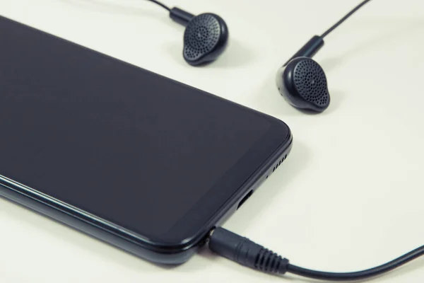 Téléphone Portable Smartphone Avec Écouteurs Temps Détente Avec Musique Utilisation — Photo