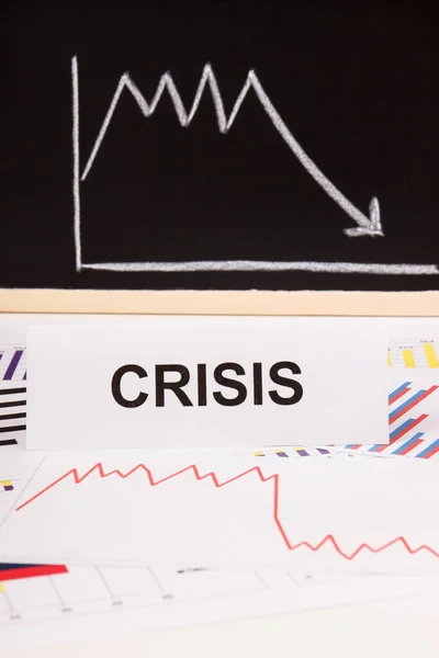 Crise Inscrição Gráficos Para Baixo Representando Acidente Financeiro Causado Pelo — Fotografia de Stock