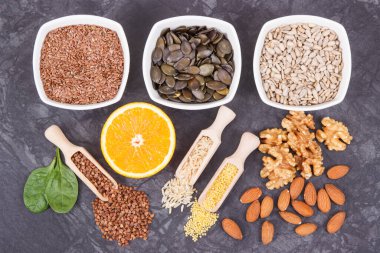 Doğal vitamin ve mineral kaynağı olarak ürünler ve malzemeler. Tiroid bezi konsepti için faydalı yemek