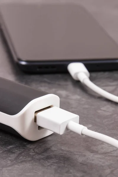Black Smartphone Connected White Plug External Powerbank Mobile Phone Charging — Stock Photo, Image