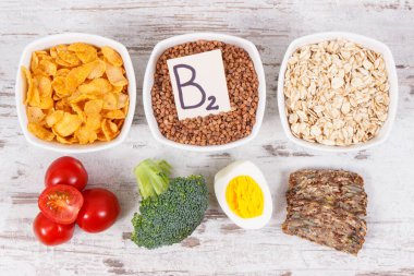B2 vitamini, besin lifleri ve mineraller içeren besin maddeleri, sağlıklı beslenme konsepti