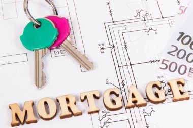 Ev anahtarları, para birimleri euro ve inşaat şemaları, satın alma veya inşa konsepti üzerindeki yazıt ipoteği