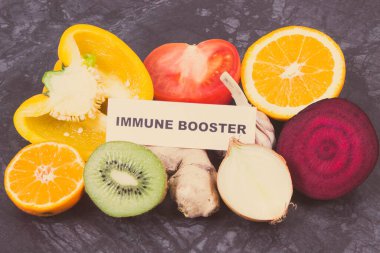 Bağışıklık güçlendirici olarak taze meyve ve sebze. Doğal vitaminler ve mineraller