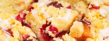 Çörek ve erikli taze maya keki. Lezzetli tatlı kavramı.