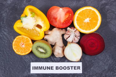 Bağışıklık güçlendirici olarak taze meyve ve sebze. Doğal vitaminler ve mineraller