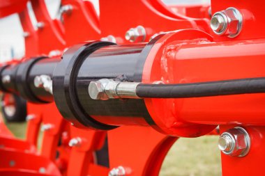 Detay ve endüstriyel hidrolik ya da pnömatik makinenin bir parçası. Hidrolik mekanizma. Makine ve teknoloji.