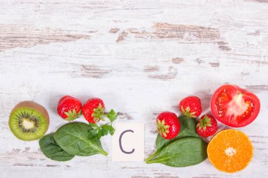 Meyveler ve sebzeler C vitamini, diyet lifleri ve mineraller içeren mineraller, bağışıklık sisteminin güçlendirilmesi, kırsal panodaki metinler için kopyalama alanı