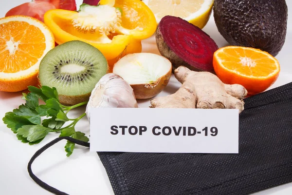 Inscriptie Stoppen Covid Vers Rijp Fruit Met Groenten Beschermende Masker — Stockfoto