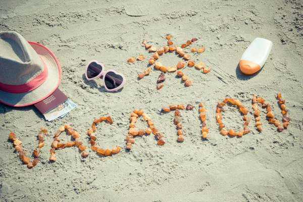 Foto Vintage Inscripción Vacaciones Hechas Piedras Ámbar Accesorio Para Tomar — Foto de Stock