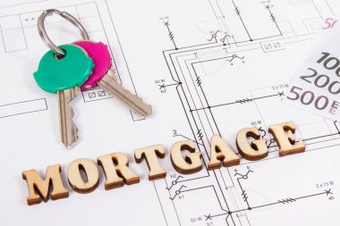 Ev anahtarları, para birimleri euro ve inşaat şemaları, satın alma veya inşa konsepti üzerindeki yazıt ipoteği