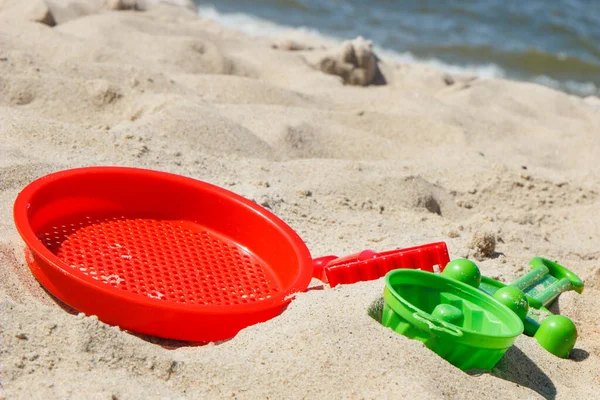 Los Niños Juguetes Plástico Para Relajarse Jugar Arena Playa Verano — Foto de Stock