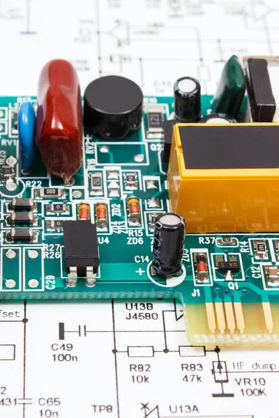 Placa Circuito Impreso Con Transistores Resistencias Condensador Diagrama Electrónica Tecnología — Foto de Stock