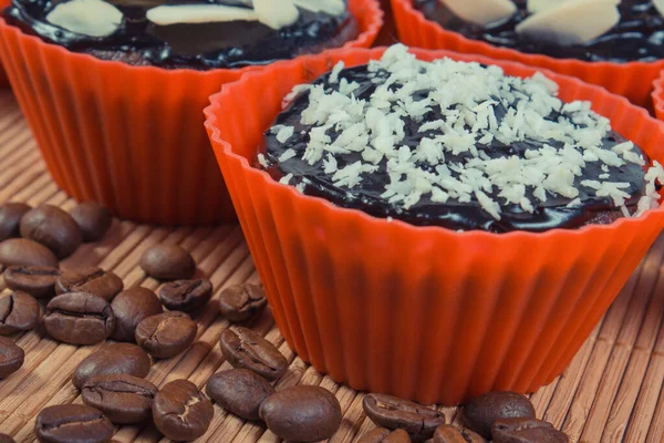 Muffins Caseiros Frescos Assados Com Chocolate Café Coco Desidratado Deliciosa — Fotografia de Stock