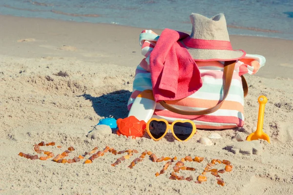 Inscrição Verão Feito Pedras Âmbar Acessórios Para Relaxar Banhos Sol — Fotografia de Stock