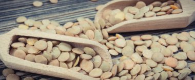 Yeşil mercimek, çeşitli yemeklerin sağlıklı besin maddeleridir. Doğal vitaminler, mineraller ve lifler